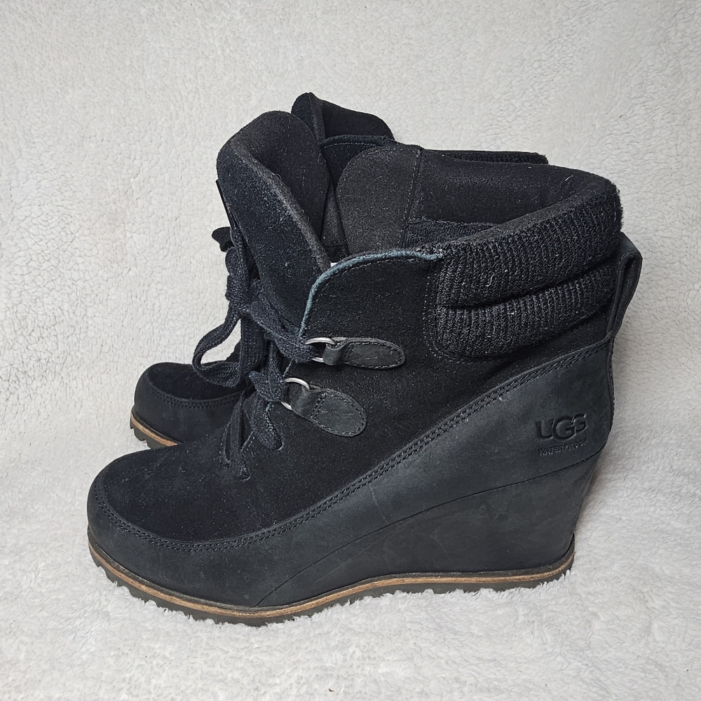 UGG Kriston Leather Suede Waterproof Bootie BLACK WEDGE Sz 8 Fur Wool Insole - Picture 6 of 9